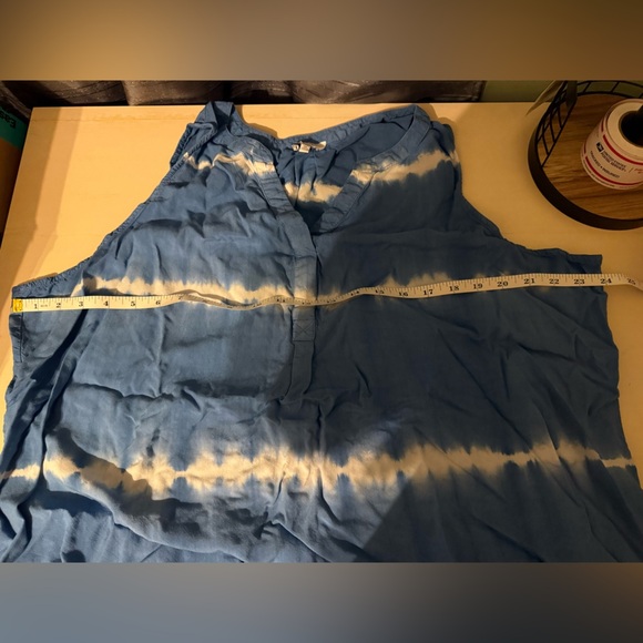 Crown and ivy woman's blouse with v neck xl blue and white - Picture 9 of 10